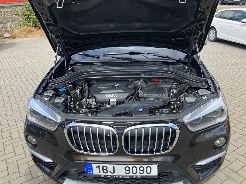 BMW X1 (2016) X-DRIVE 2.0d 140kW HEAD-UP,ČR - fotka 29 z 30