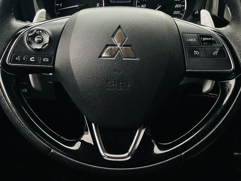 Mitsubishi Outlander 2.2D 4x4 1MAJ TAŽNÉ SERVISKA  - fotka 33 z 42