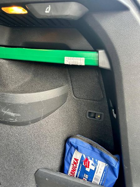 Škoda Karoq (2019) 1.6 TDI 2019 VELKY SERVIS - fotka 22 z 37