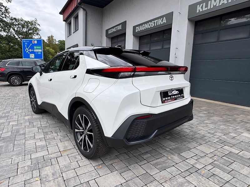 Toyota C-HR (2025) 1.8 Hybrid 140k Executive - fotka 7 z 32