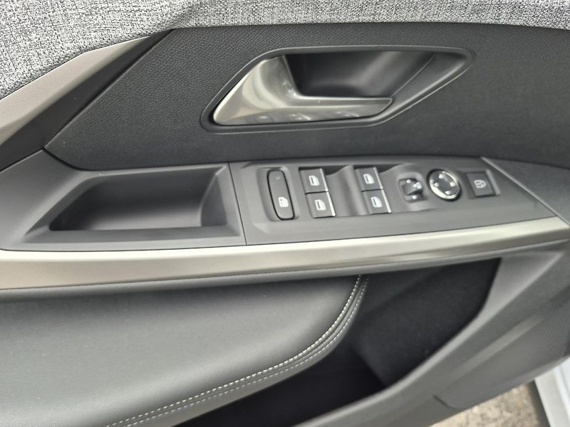 Peugeot 3008 (2026) GT Hybrid 145 e-DCS6  - fotka 13 z 21