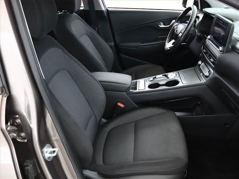 Hyundai Kona (2021) Smart Electric 39 kWh, SoH 92% - fotka 7 z 20