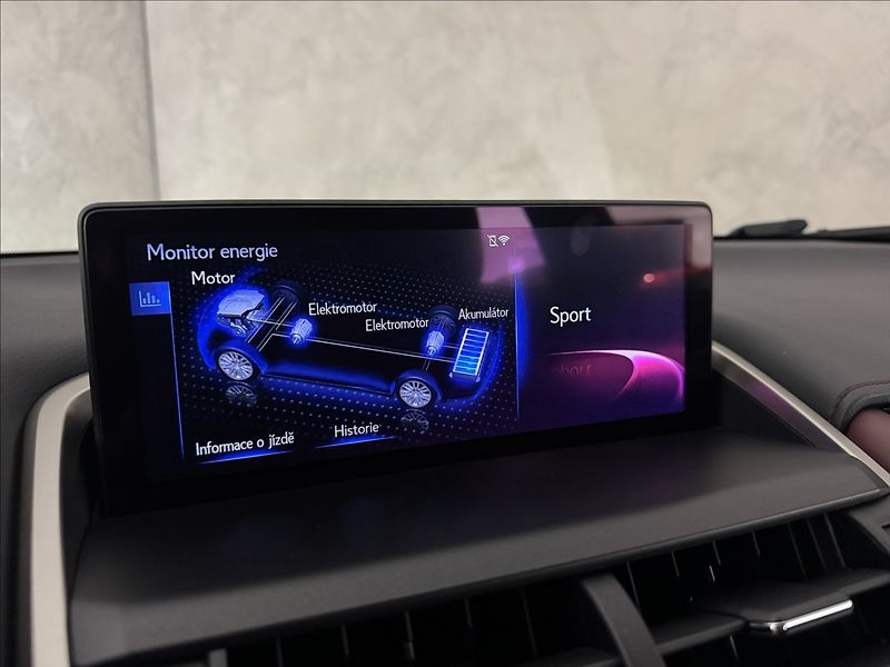 Lexus NX 300h 2,5   Hybrid Luxury LED Assist - fotka 31 z 47