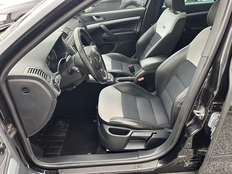 Škoda Octavia (2010) RS 2.0 TSi Xenony,NAVI - fotka 9 z 17