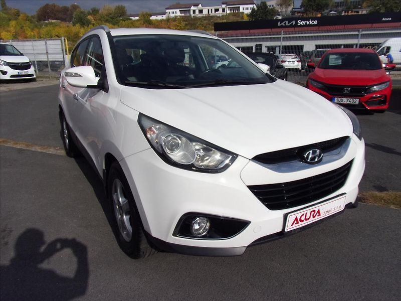 Hyundai ix35 2,0 CRDi Trikolor 4x4 100kW - fotka 2 z 26