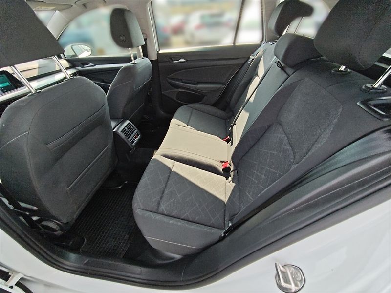 Volkswagen Golf 1,0 TSI 81 Life - fotka 7 z 11