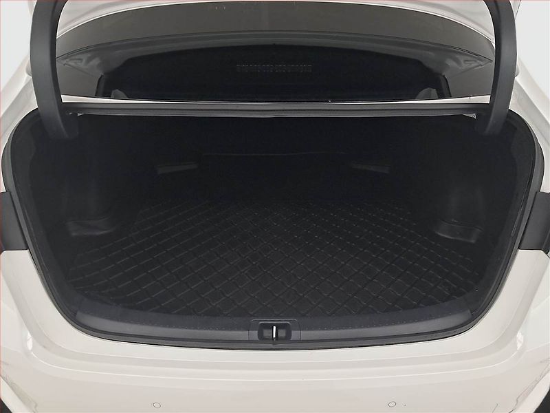 Toyota Corolla (2019) 1.8 Hybrid, Automat, Kůže - fotka 14 z 18