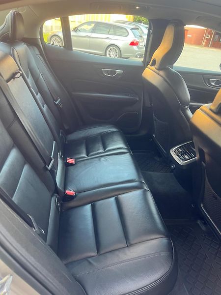 Volvo S60 (2023) - fotka 7 z 9