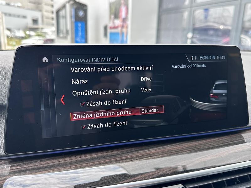 BMW Řada 5 540d xDrive M-Sport - fotka 19 z 29