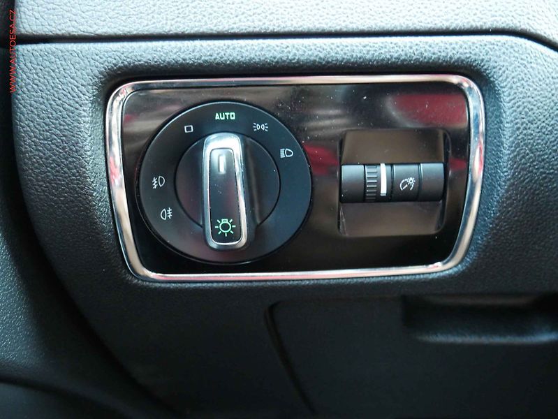 Škoda Superb (2014) 2.0TDi 4x4, ČR, Panor, kůže - fotka 24 z 25