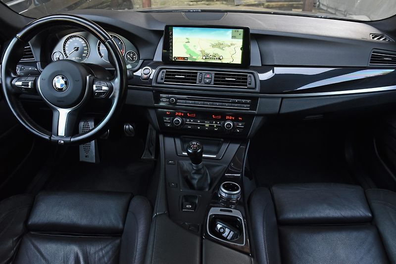 BMW Řada 5 520d M SPORT PAKET, PANORAMA - fotka 39 z 51