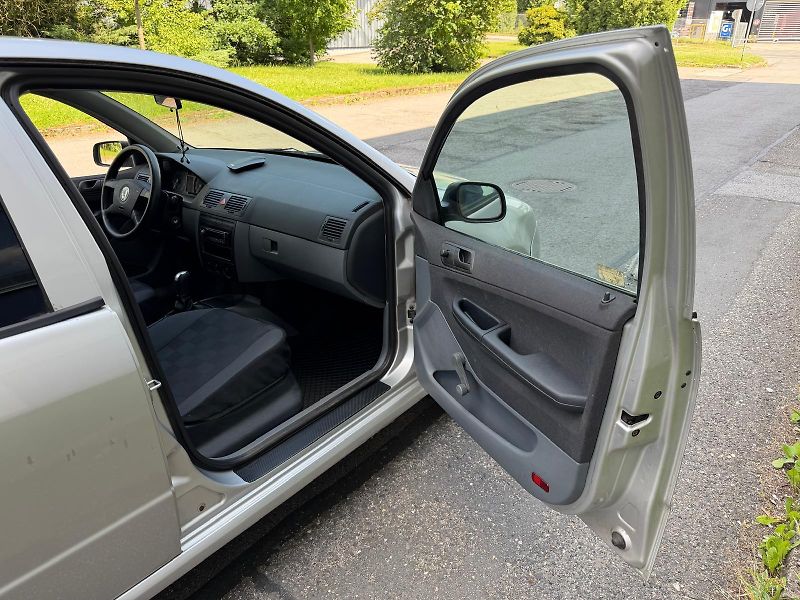 Škoda Fabia 1,2 HTP - fotka 16 z 22