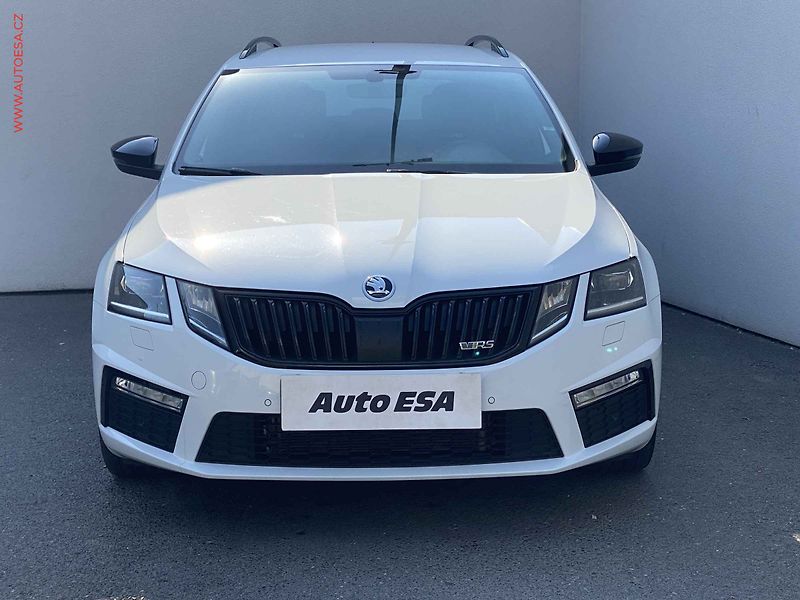 Škoda Octavia (2017) 2.0 TDi, RS, LED, navi, +kola - fotka 2 z 19