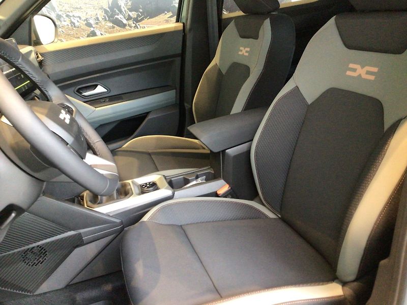 Dacia Duster (2026) 1.8 HYBRID MAX. EXTREM AKCE  - fotka 14 z 15