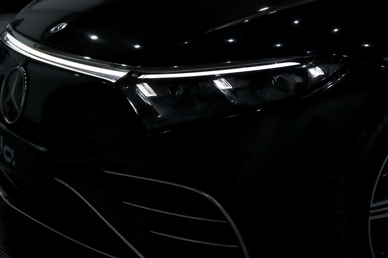 Mercedes-Benz EQS 450 4Matic AMG Line - fotka 10 z 36