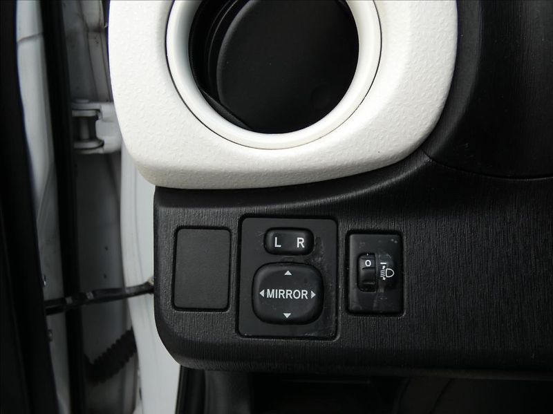 Toyota Yaris 1,3 1.33 VVT-i Trend,ČR,kamera - fotka 19 z 33