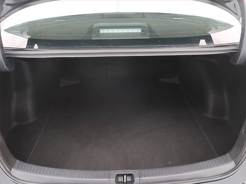 Toyota Corolla (2019) Comfort 1.8 Hybrid, Automat - fotka 14 z 15