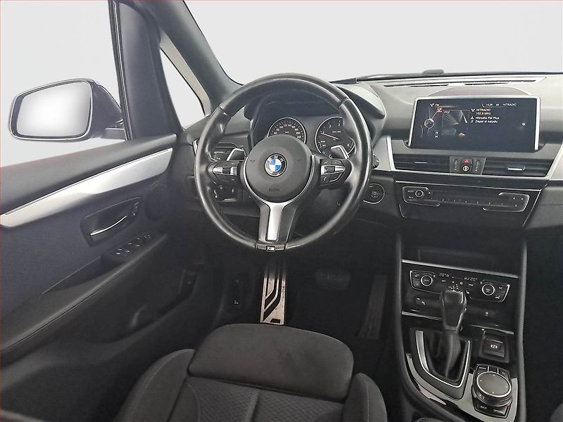BMW Řada 2 (2018) M Sport 218d Active Tourer - fotka 7 z 18