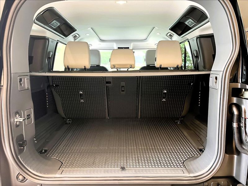 Land Rover Defender (2026) 110 D250 X-DYNAMIC SE - fotka 5 z 26