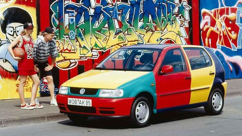 Tohle barevné auto dodnes vzbuzuje na silnici rozruch, tvrdí jeho majitelé.