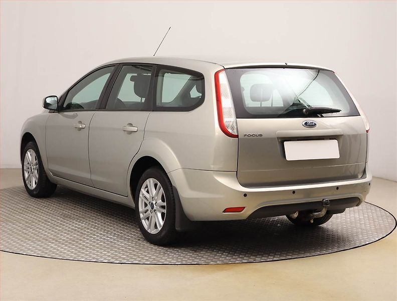 Ford Focus (2010) 1.6 16V, po STK, Tažné - fotka 4 z 15