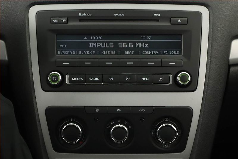 Škoda Octavia (2013) 1.4 TSI, Tempomat - fotka 9 z 12