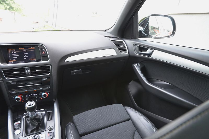 Audi Q5 (2015) 2.0 TDi 140kW Quattro S-LINE - fotka 32 z 45
