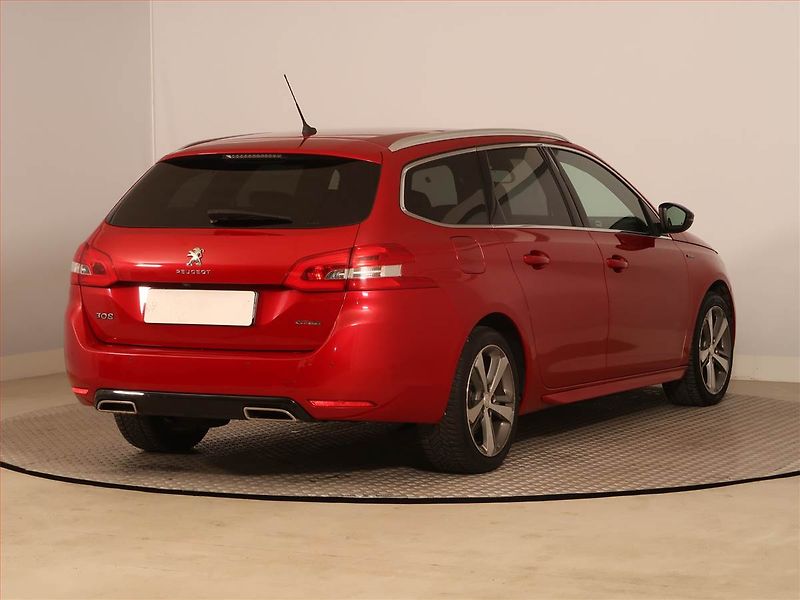 Peugeot 308 (2019) GT Line 1.2 PureTech - fotka 5 z 19