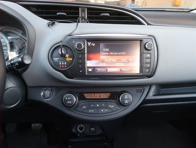 Toyota Yaris (2015) 1.33 Dual VVT-i, Serv.kniha - fotka 12 z 19
