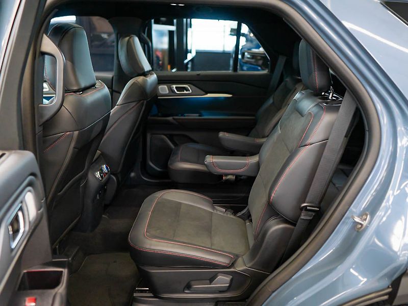 Ford Explorer (2026) 3.0 ST 4WD 21Alu, B&O 980W - fotka 38 z 45