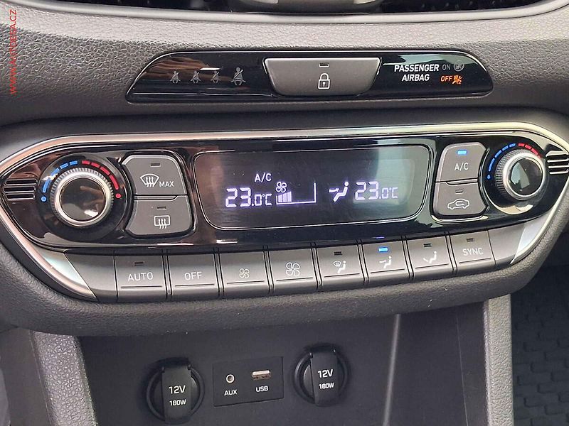 Hyundai i30 (2017) 1.4 T-GDi, 2.maj,ČR, Style - fotka 17 z 21