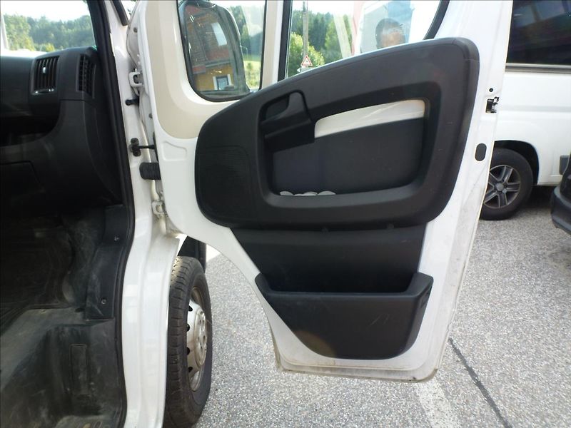 Citroën Jumper 2,2 BHDI L3H2 140HP - fotka 22 z 29