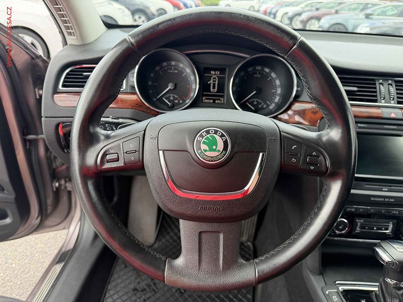 Škoda Superb (2012) 2.0 TDi, Elegance, DSG - fotka 12 z 18