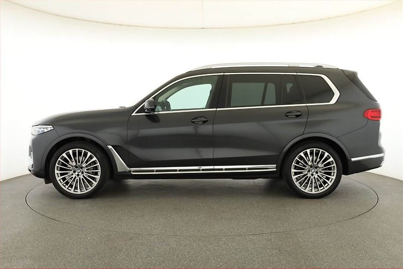 BMW X7 (2020) xDrive40i - fotka 3 z 28