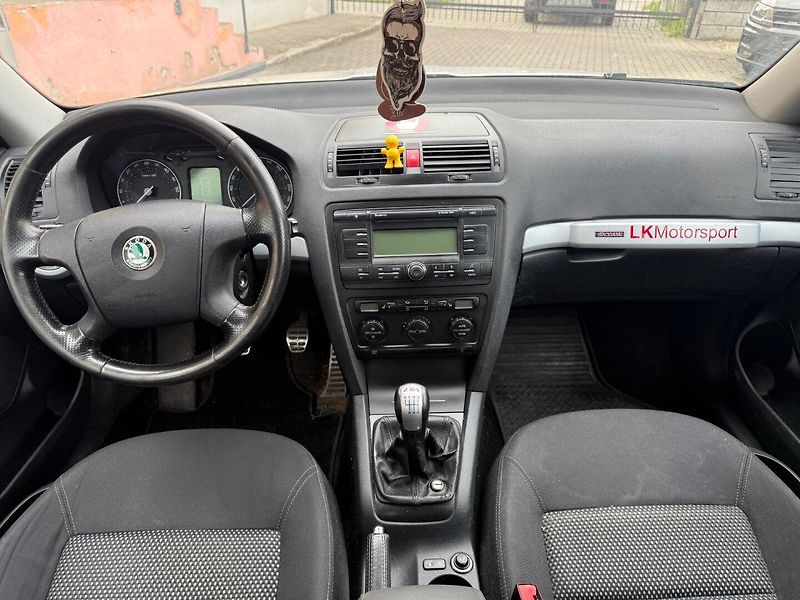 Škoda Octavia (2007) SCOUT 2.0 TDI Kombi 4x4 - fotka 6 z 10