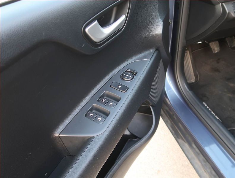 Kia Stonic (2024) 1.2 DPI, Serv.kniha, Navi - fotka 17 z 19