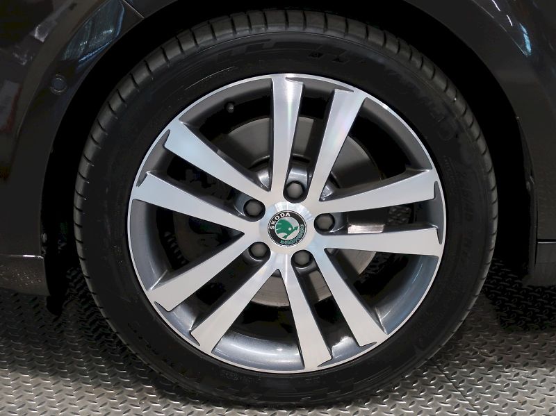 Škoda Superb (2013) L&K 2.0TDI 125KW 4x4 WEBASTO P - fotka 7 z 34