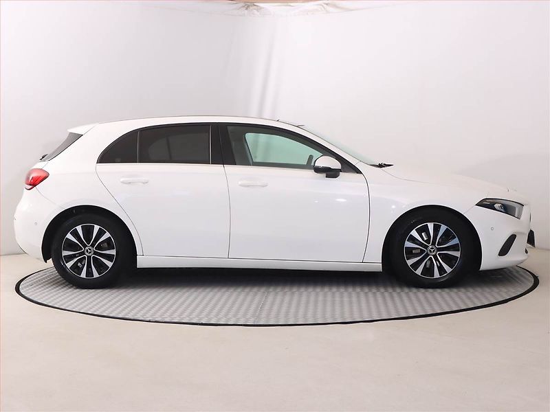 Mercedes-Benz Třídy A (2019) A 180 d, Automat, Kůže, Navi - fotka 6 z 27