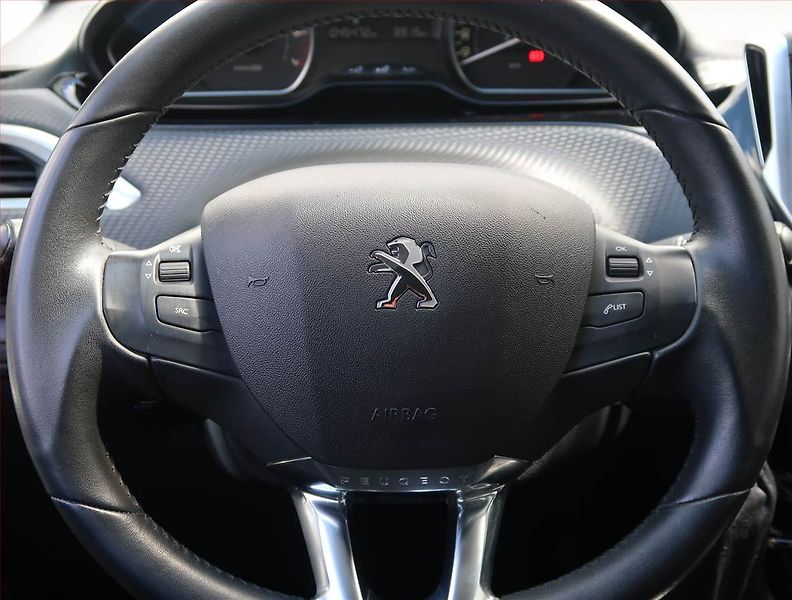 Peugeot 2008 (2019) 1.2 PureTech, Serv.kniha - fotka 18 z 20