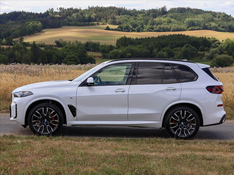 BMW X5 3,0 xDrive30d Mpacket - fotka 4 z 42