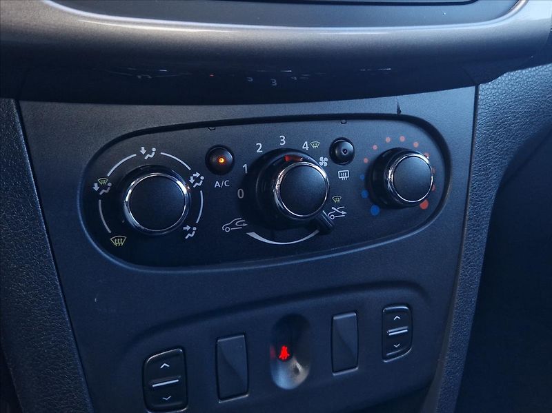 Dacia Logan 1,2 i 54kW SENZORY HEZKÝNÁJEZD - fotka 27 z 33