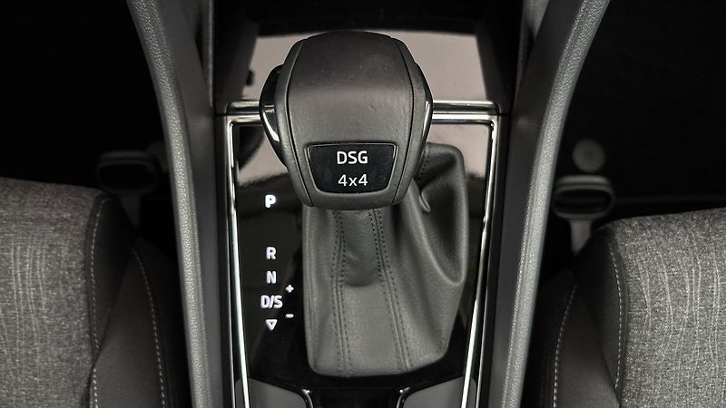 Škoda Karoq 2.0 TDI DSG 4x4 Style - fotka 24 z 27