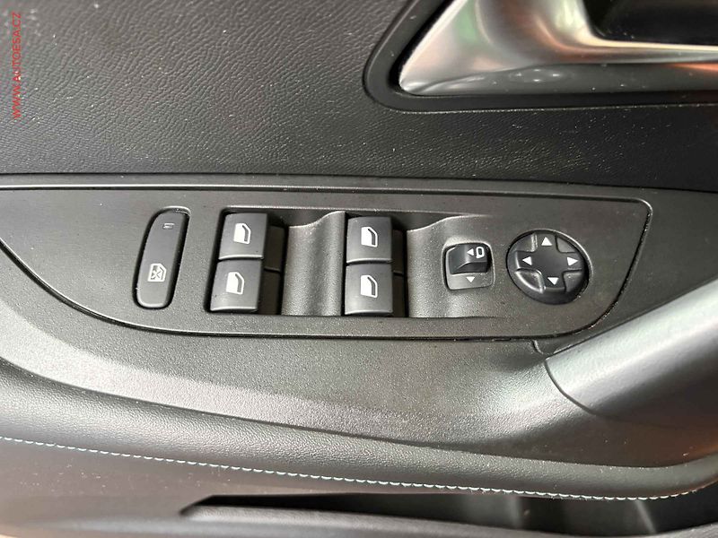 Peugeot 2008 (2021) 1.2 PT, 1.maj,ČR, servis - fotka 12 z 15