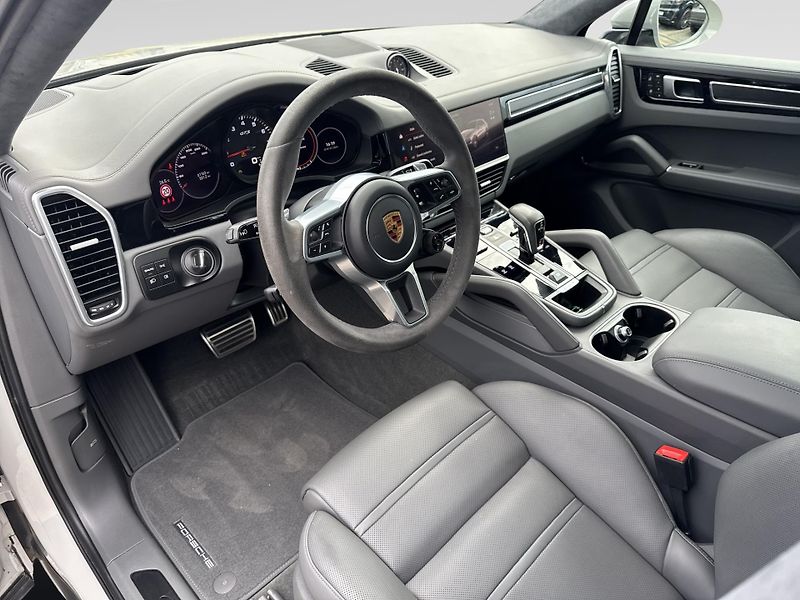 Porsche Cayenne GTS - fotka 16 z 23