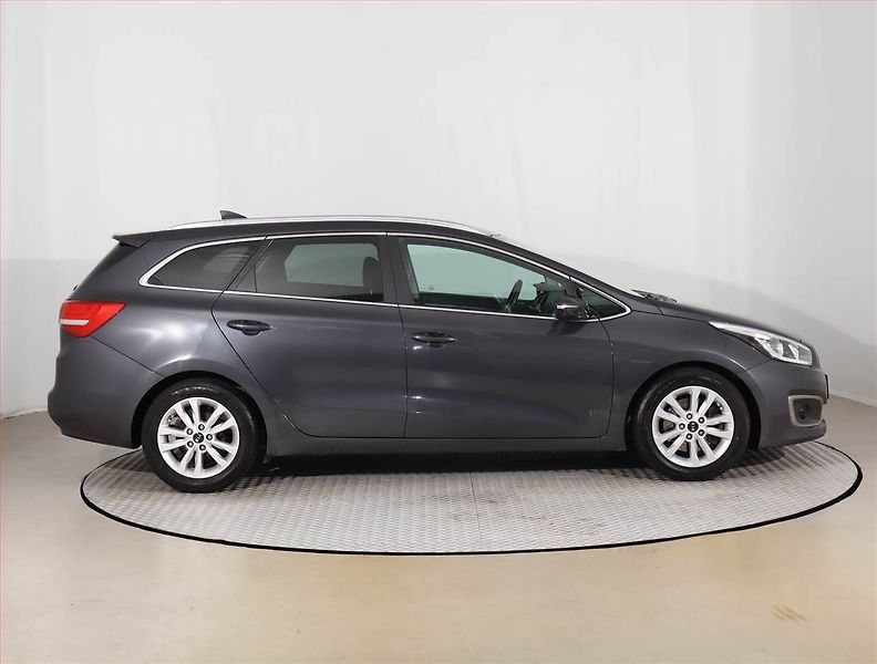 Kia Ceed (2017) 1.6 GDI, Automat, Navi - fotka 6 z 17