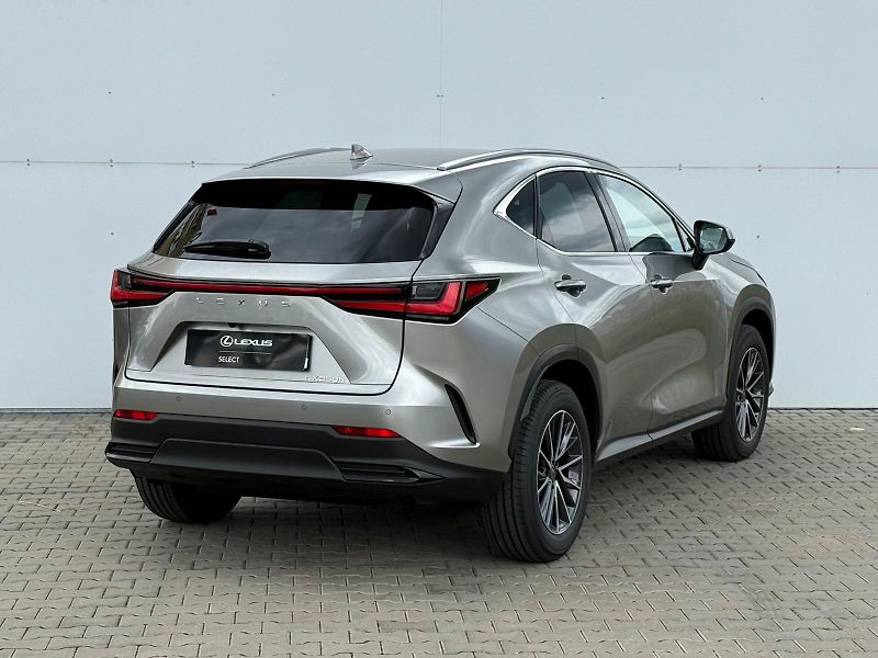 Lexus NX 350h 2,5 HSD e-CVT Executive 4×4 E- - fotka 2 z 29