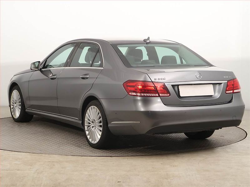 Mercedes-Benz Třídy E (2016) E 250 BlueTEC 4MATIC, 4X4 - fotka 4 z 16