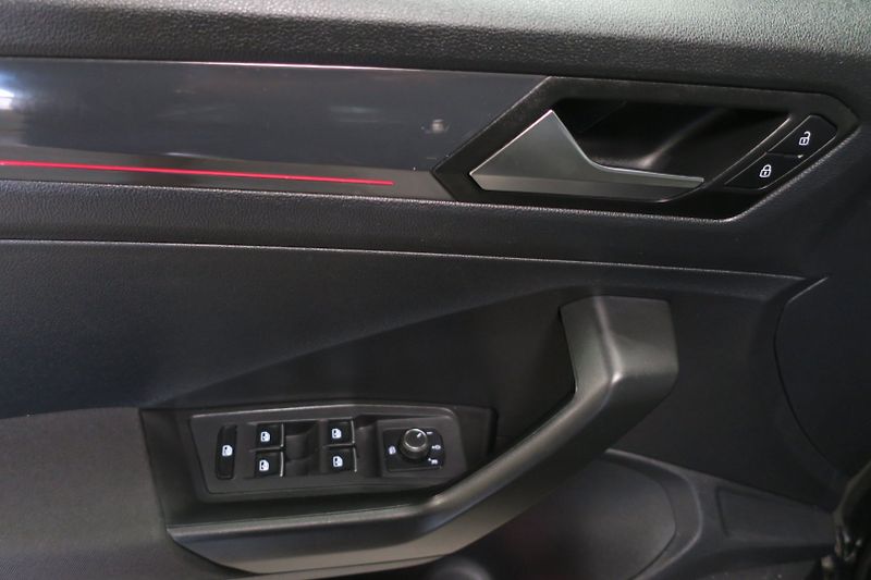 Volkswagen T-Roc (2019) Sport 1.5 TSI 110 kW manuál - fotka 9 z 47
