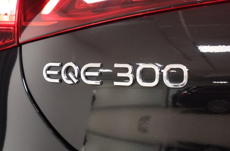 Mercedes-Benz EQE 300 Electric Art 98kWh Kamera  - fotka 12 z 23