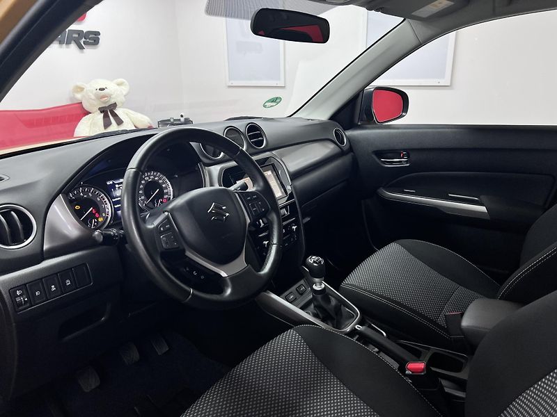 Suzuki Vitara 1.4i 103 kW, 2019 REZERVACE - fotka 15 z 29